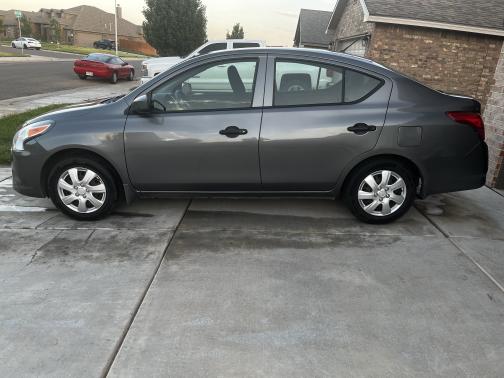 Gray 2017 Nissan Versa 1.6 S+