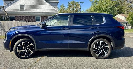 2022 Mitsubishi Outlander SE