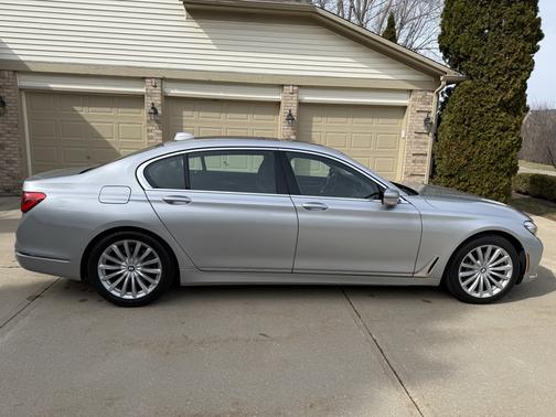 2019 BMW 740 i xDrive