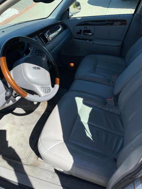 2001 Lincoln Town Car Cartier