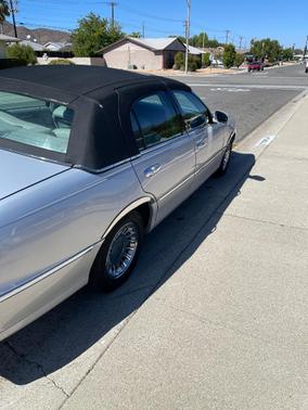 2001 Lincoln Town Car Cartier