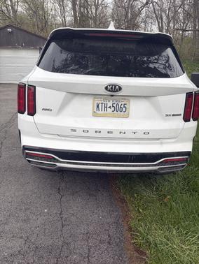 White 2021 Kia Sorento SX