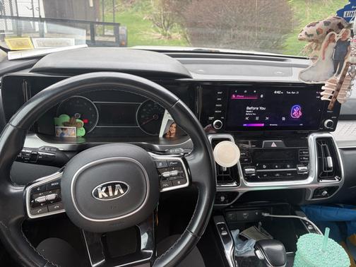 White 2021 Kia Sorento SX