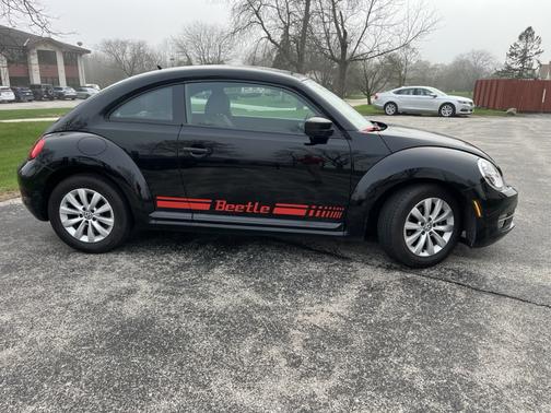 Black 2013 Volkswagen Beetle 2.5L