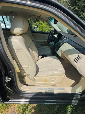 Black 2008 Cadillac DTS Luxury I