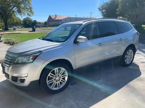 Silver 2015 Chevrolet Traverse 1LT