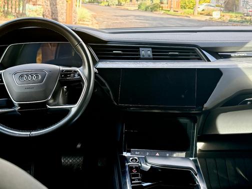 2022 Audi e-tron Premium