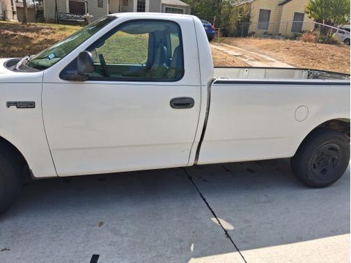 White 1998 Ford F-150 Base