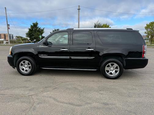 Black 2007 GMC Yukon XL Denali
