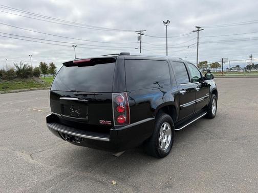 Black 2007 GMC Yukon XL Denali