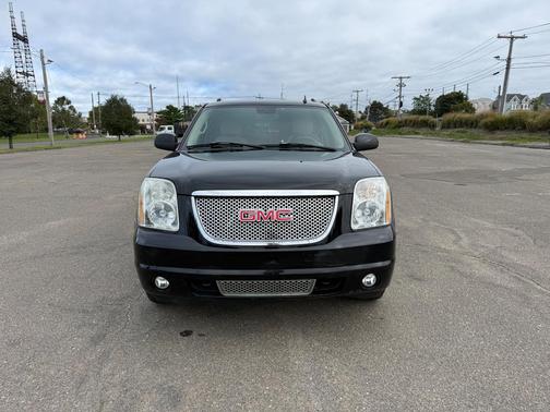 Black 2007 GMC Yukon XL Denali