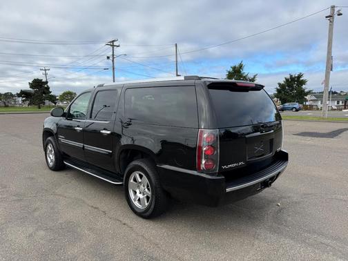 Black 2007 GMC Yukon XL Denali