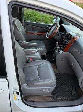 2010 Toyota Sienna XLE Limited