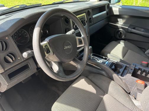 2008 Jeep Commander Sport