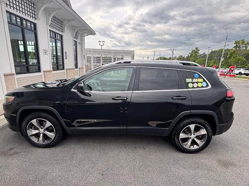 Black 2019 Jeep Cherokee Limited