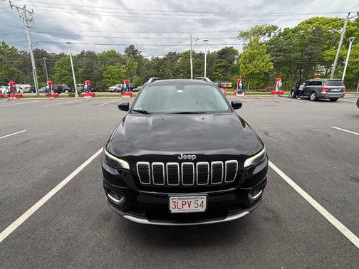 Black 2019 Jeep Cherokee Limited