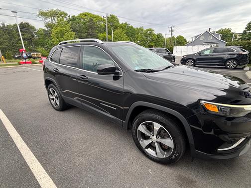 Black 2019 Jeep Cherokee Limited