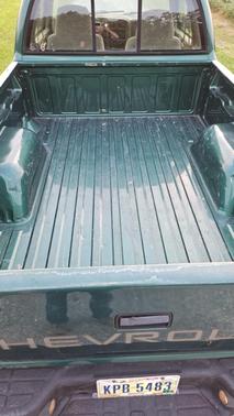 Green 2000 Chevrolet S-10 LS
