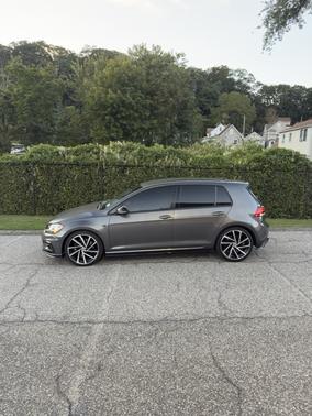 2019 Volkswagen Golf R 4-Door w/DCC & Navigation