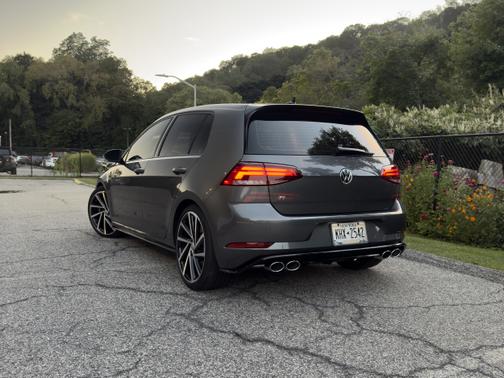 2019 Volkswagen Golf R 4-Door w/DCC & Navigation