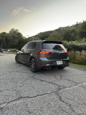 2019 Volkswagen Golf R 4-Door w/DCC & Navigation