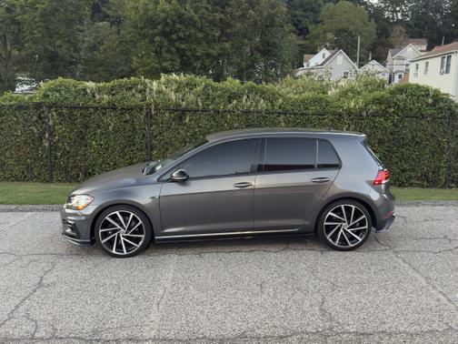 2019 Volkswagen Golf R 4-Door w/DCC & Navigation
