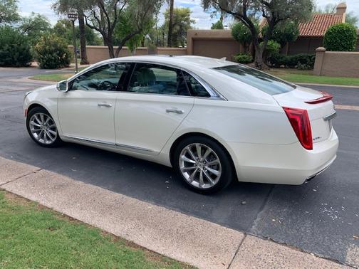 Photo 2 of 8 of 2013 Cadillac XTS Premium