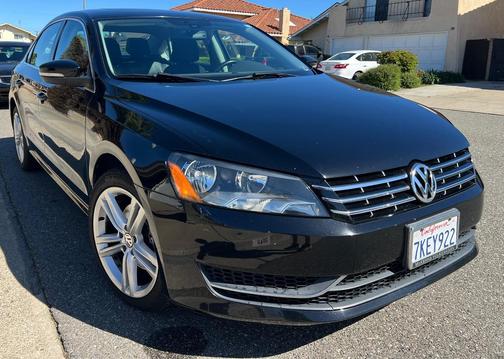 Black 2014 Volkswagen Passat 2.0L TDI DSG SE w/Sunroof