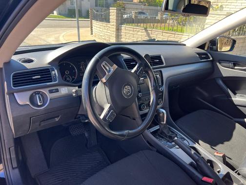 Black 2014 Volkswagen Passat 2.0L TDI DSG SE w/Sunroof