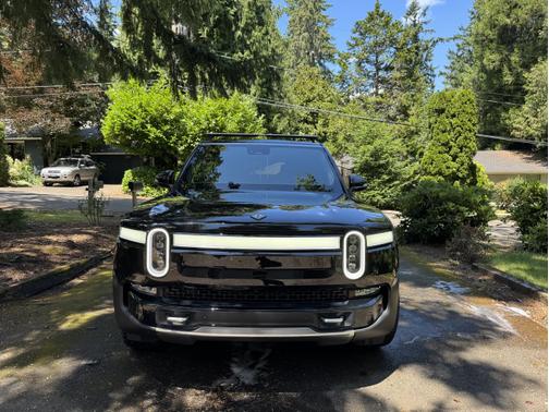 2023 Rivian R1S Adventure Quad-Motor Large Package