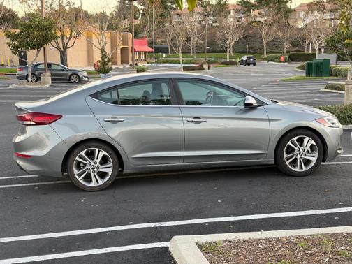 2017 Hyundai ELANTRA Limited
