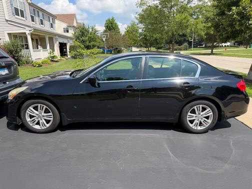 Black 2013 INFINITI G37 x