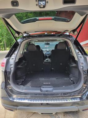 Black 2016 Nissan Rogue SL