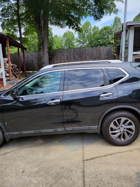 Black 2016 Nissan Rogue SL