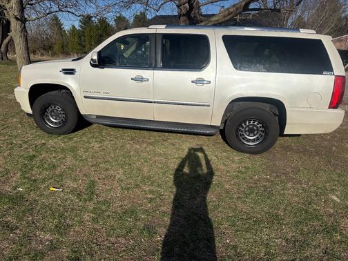 2011 Cadillac Escalade ESV Luxury