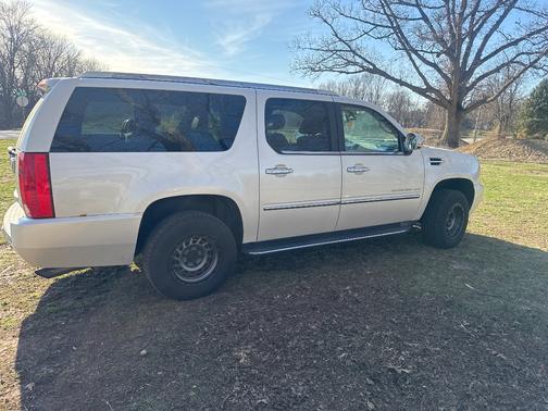 2011 Cadillac Escalade ESV Luxury