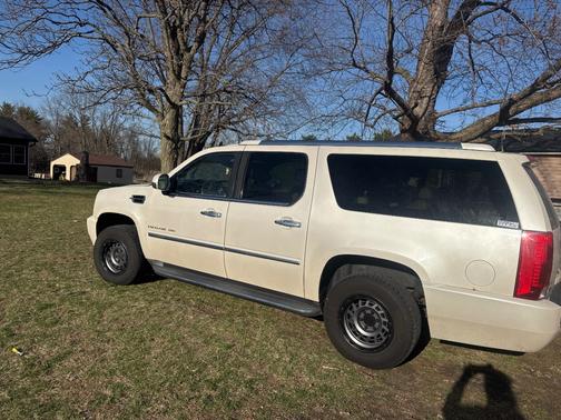 2011 Cadillac Escalade ESV Luxury