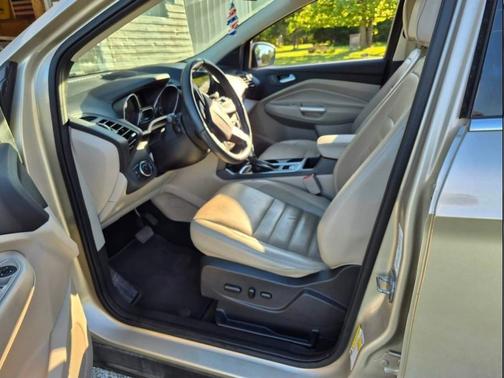 Gold 2017 Ford Escape SE
