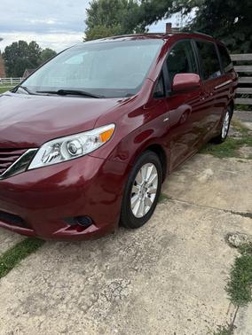 2017 Toyota Sienna LE