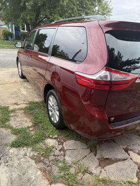 2017 Toyota Sienna LE
