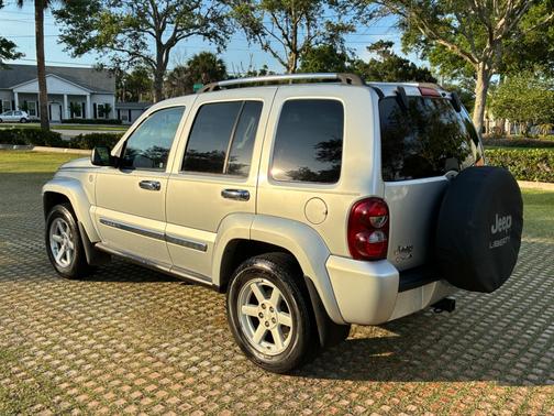 Silver 2006 Jeep Liberty Limited