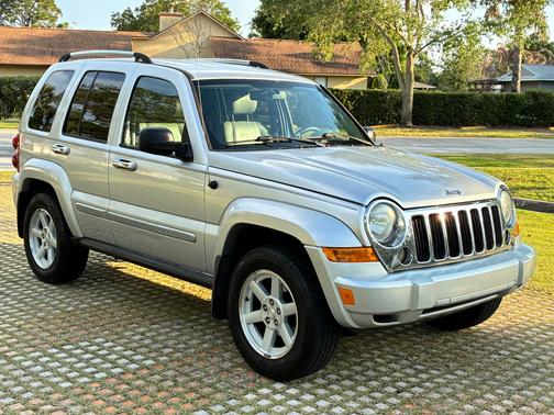 Silver 2006 Jeep Liberty Limited