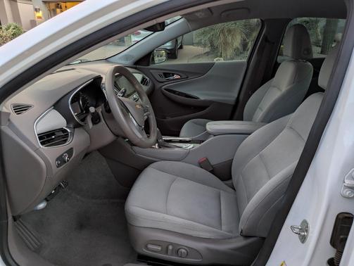 White 2017 Chevrolet Malibu 1LT