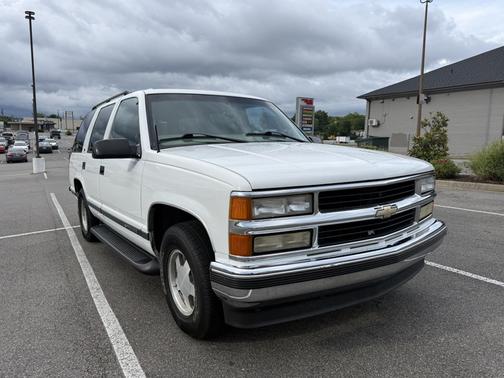 White 1999 Chevrolet Tahoe LS