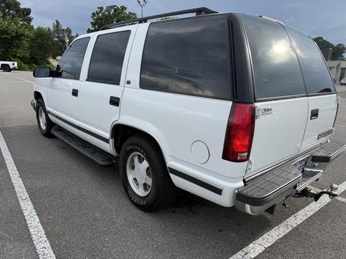 White 1999 Chevrolet Tahoe LS