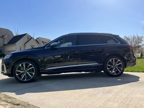 Photo 2 of 9 of 2021 Audi SQ7 4.0T Premium Plus