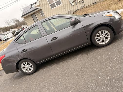 Gray 2015 Nissan Versa 1.6 S+
