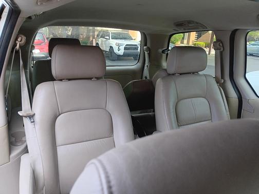 White 2005 Kia Sedona EX