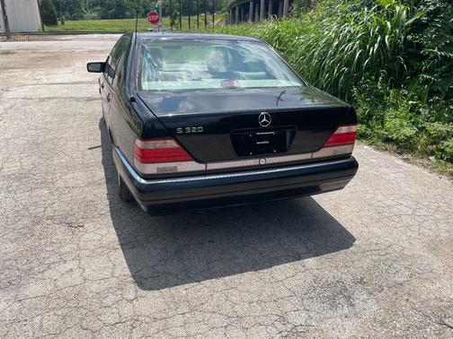 Black 1999 Mercedes-Benz S-Class S320