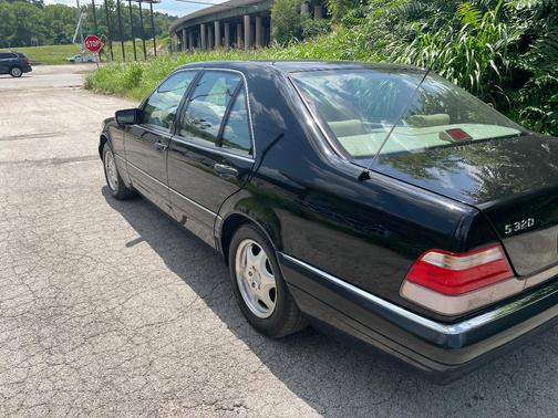 Black 1999 Mercedes-Benz S-Class S320